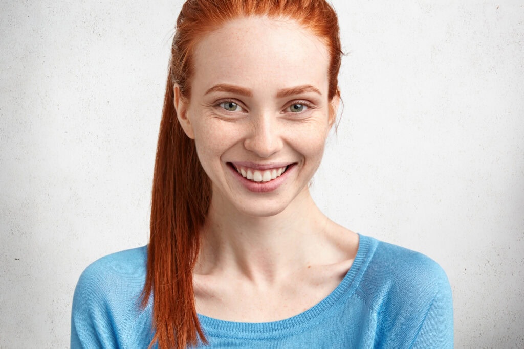 Woman with fair skin and pink undertones showing cool skin tone characteristics