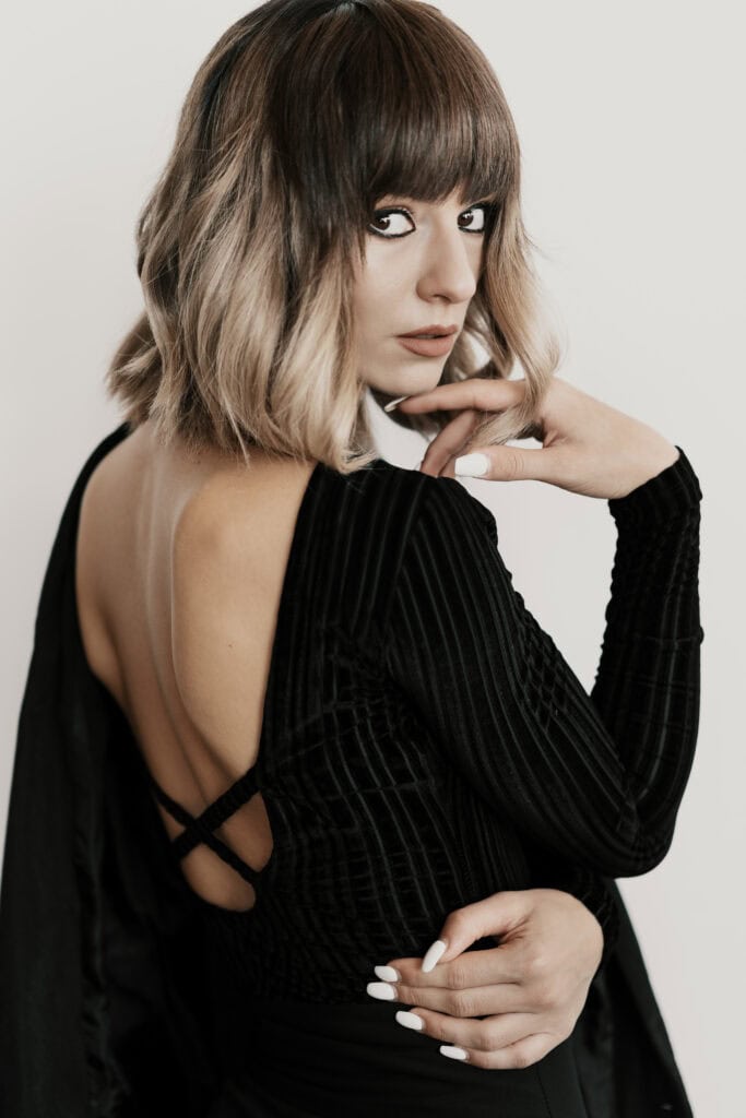 Collarbone-length lob with blunt ends and balayage on fine hair